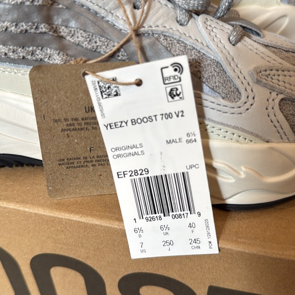 Adidas Yeezy Boost 700 V2 Sneakers - Grey - Picture 2 of 4